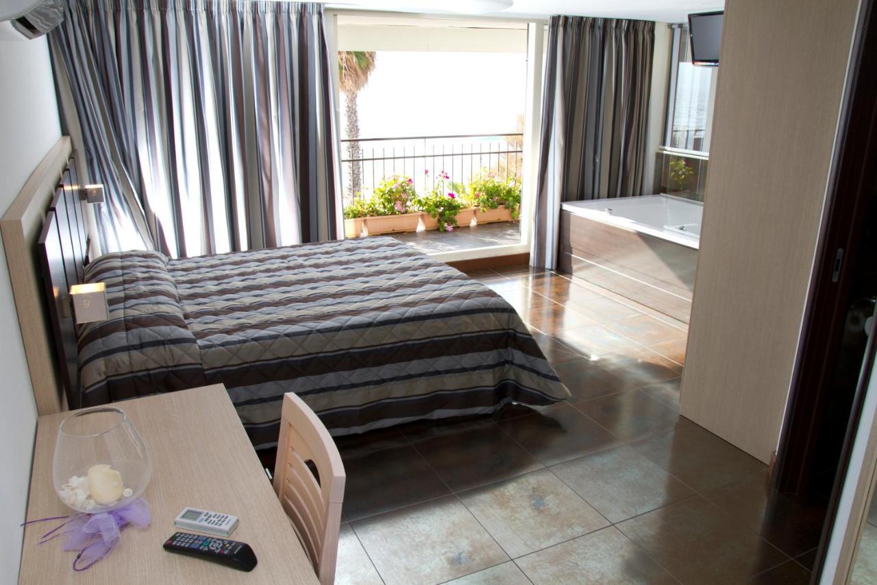 Hotel Ristorante Centosedici Terracina Phòng bức ảnh